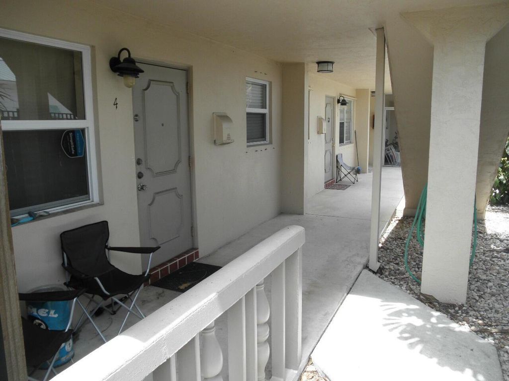 Photo of 817 S Federal Highway #8, Lake Worth Beach, FL 33460 (MLS # R11106355)