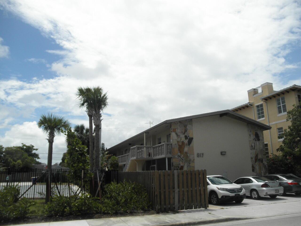 Spacious Apartment close to the beach and downtown. All New Paint, tile and laminate flooring in the bedroom, granite counter in the bathroom and water included. FIRST & SECURITY MOVES YOU IN.