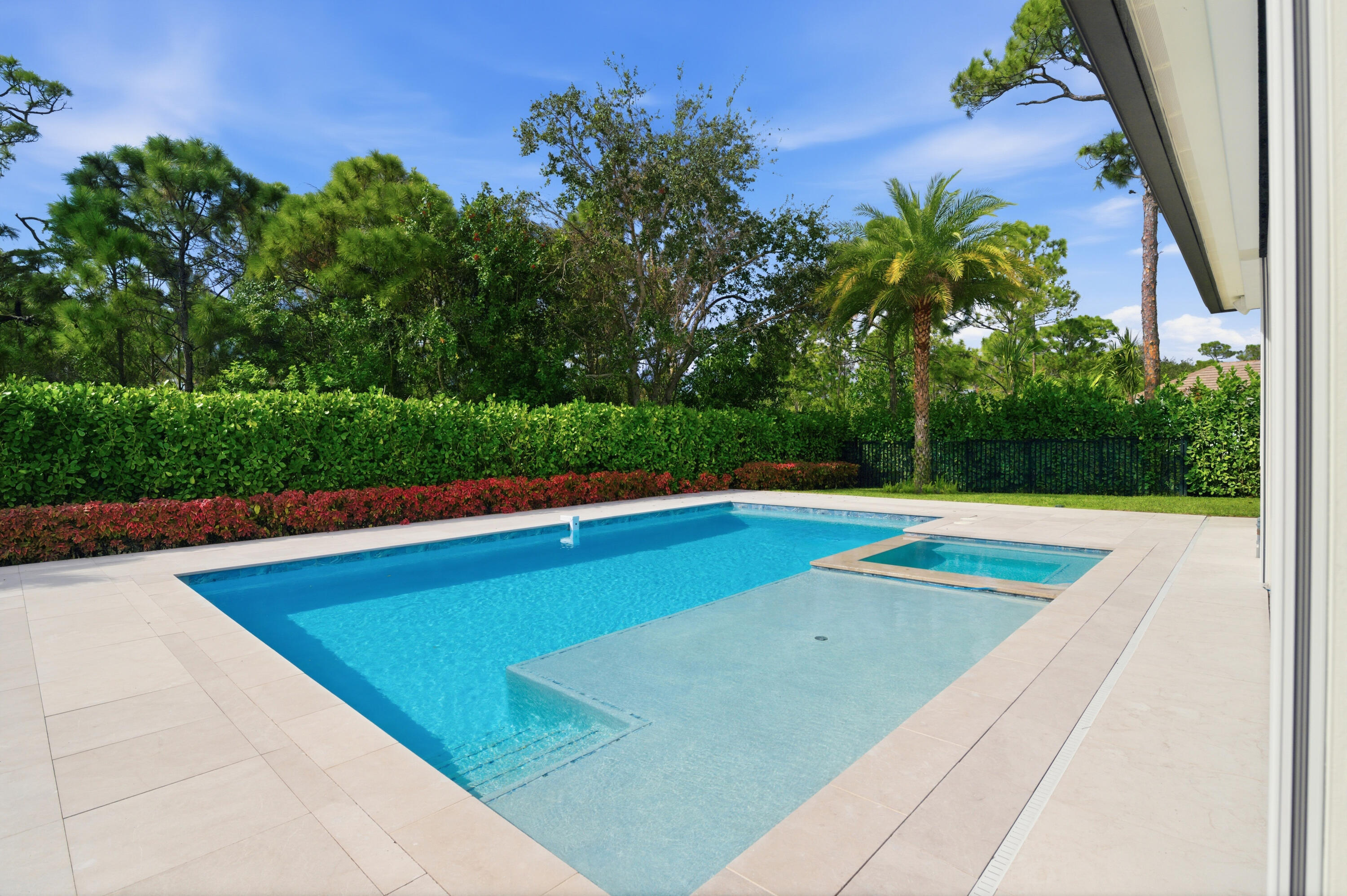 MEDALIST CLUB - Residential