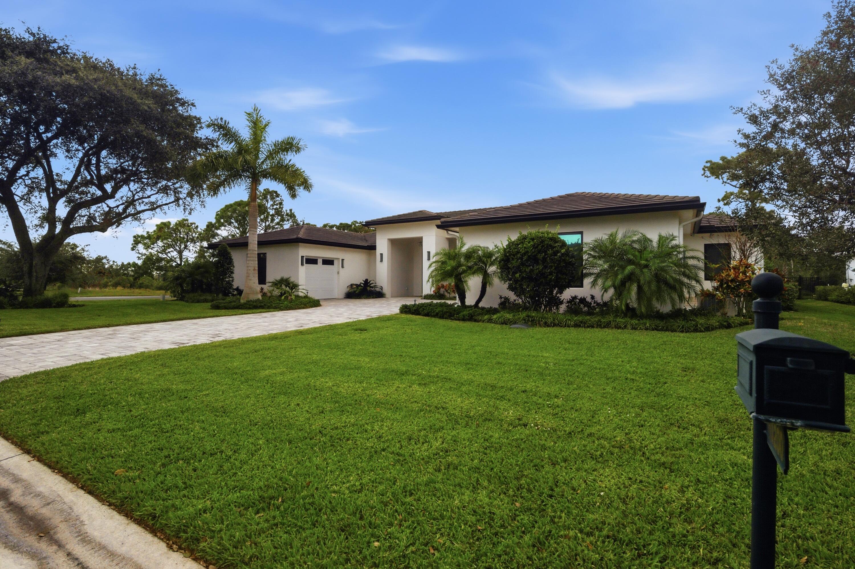 MEDALIST CLUB - Residential