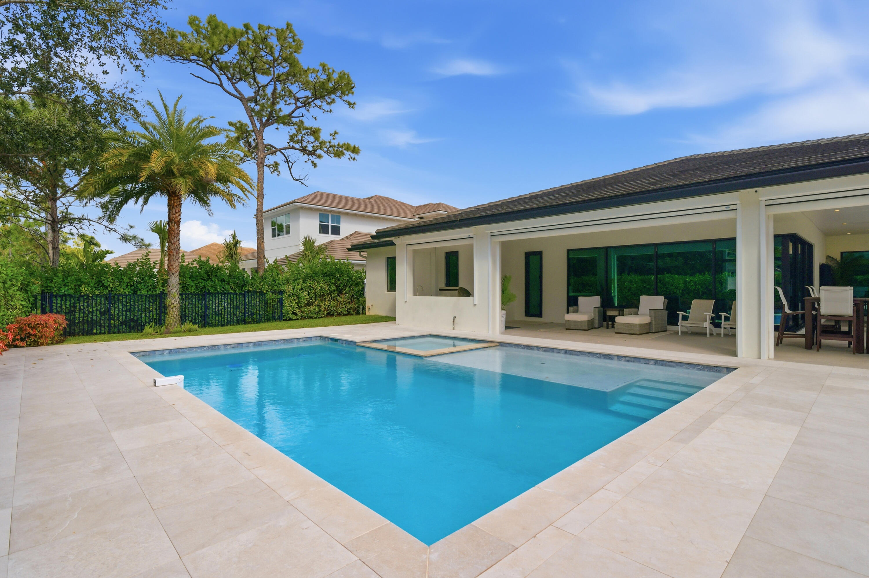 MEDALIST CLUB - Residential