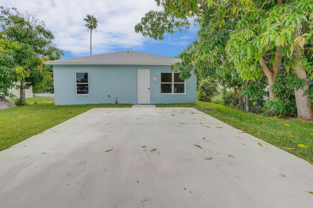 Photo of 7880 Griswold Street, Lantana, FL 33462 (MLS # F10526018)