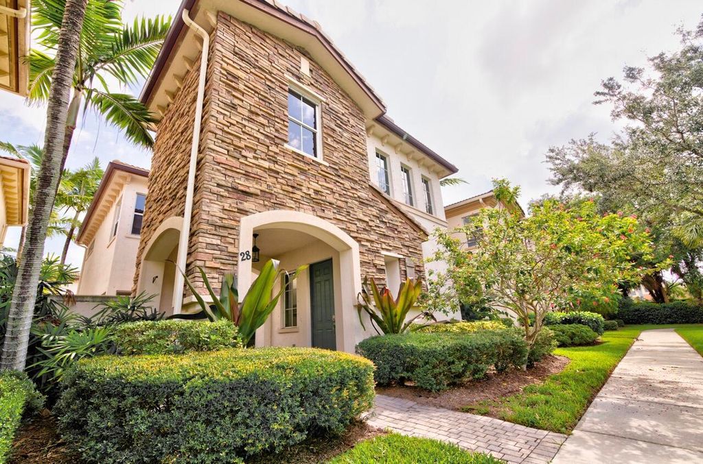 Photo of 28 Stoney Drive, Palm Beach Gardens, FL 33410 (MLS # R10998403)
