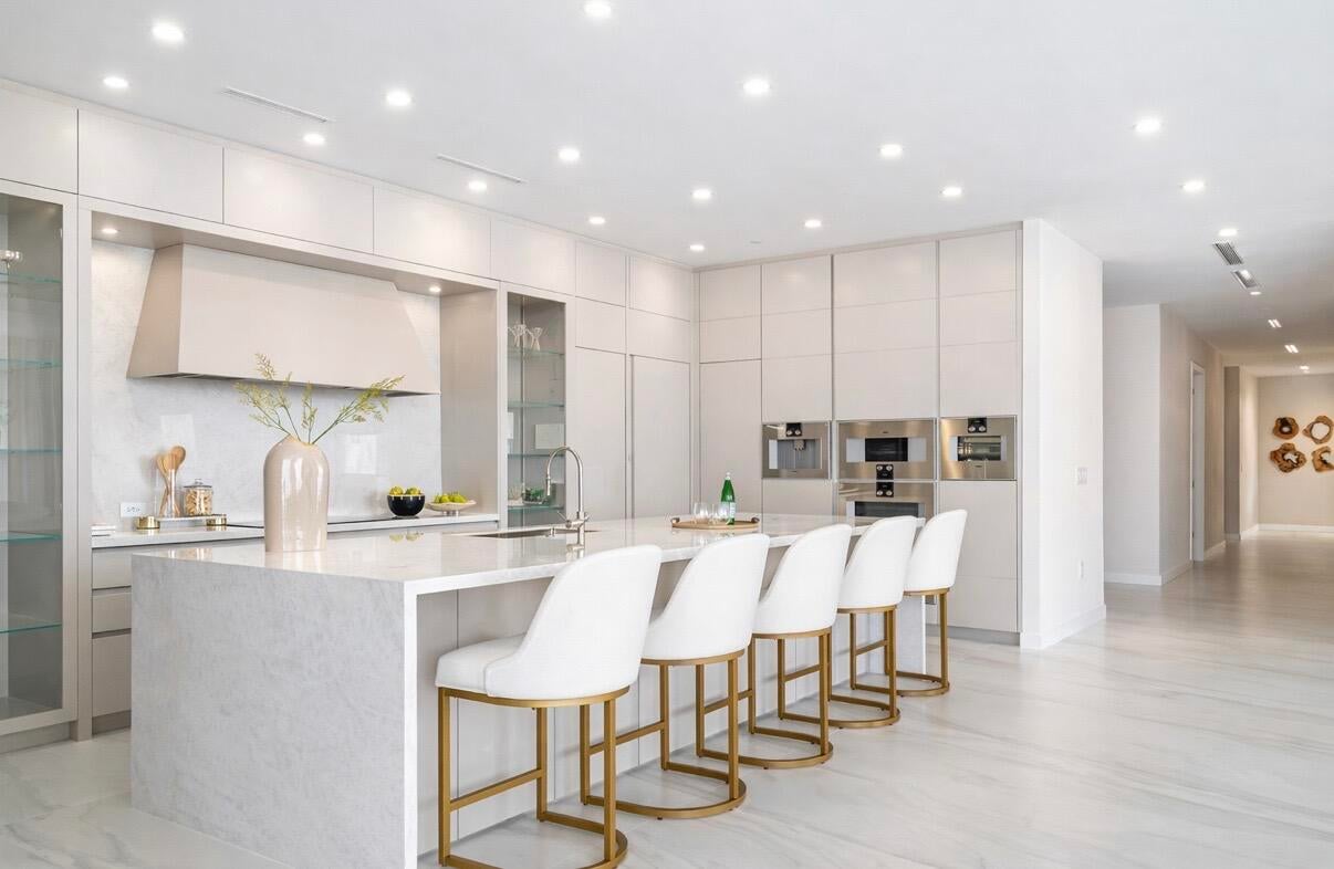 220 SE MIZNER Boulevard 904, Boca Raton, FL, 33432/$7,400,000 4 220 SE MIZNER Boulevard 904