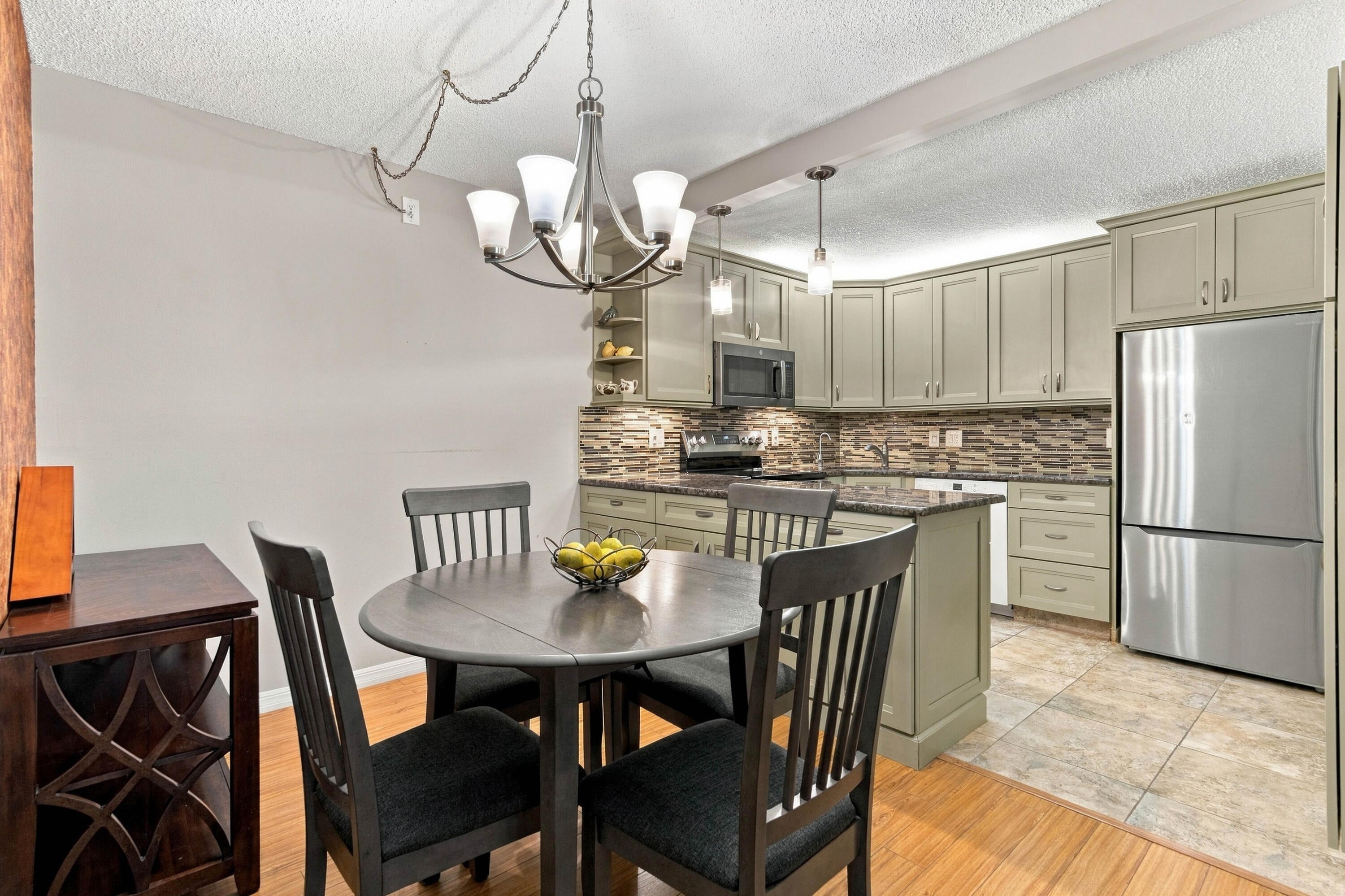 Properties 308 KNOTTY PINE Circle D-1