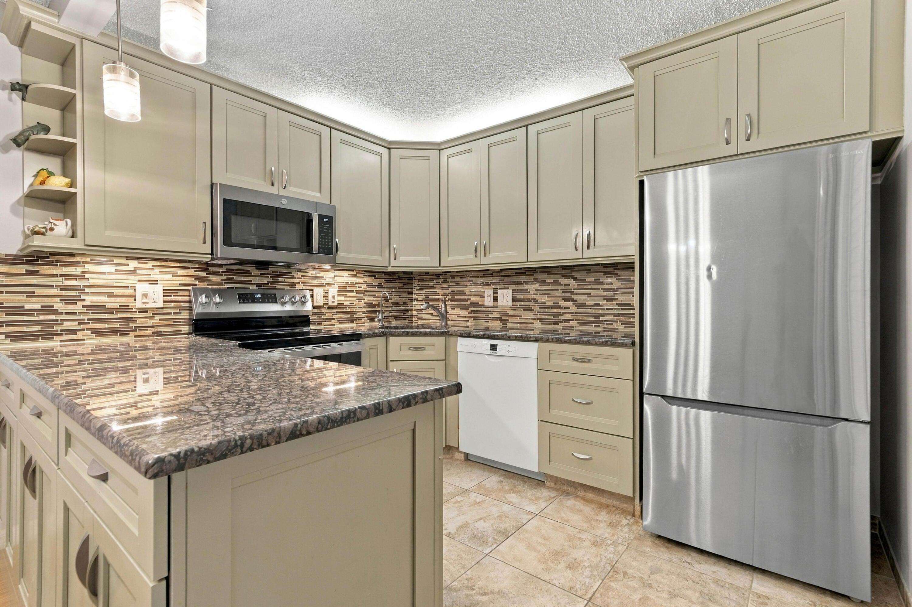 Properties 308 KNOTTY PINE Circle D-1
