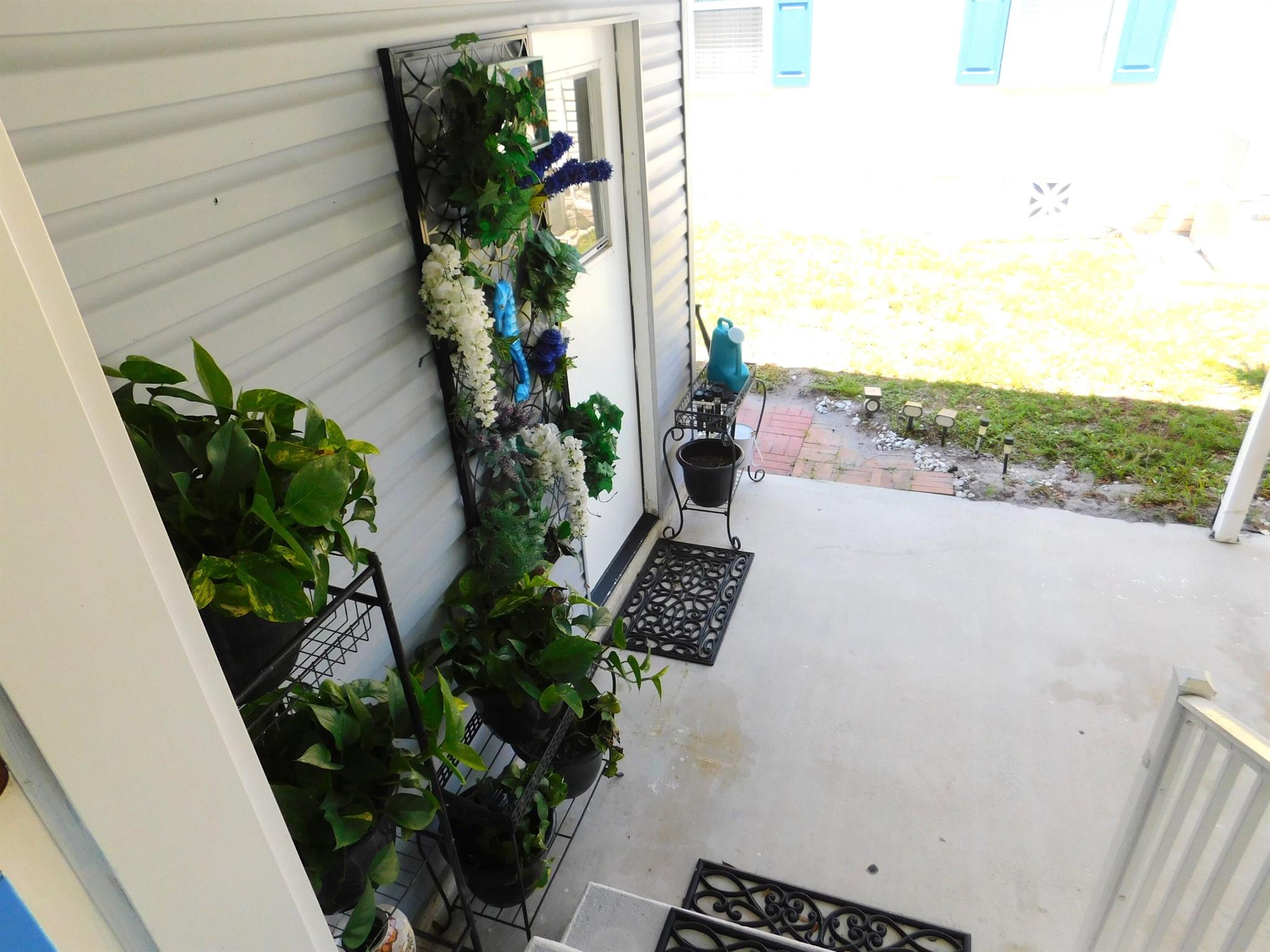 TROPICAL ISLES - Residential