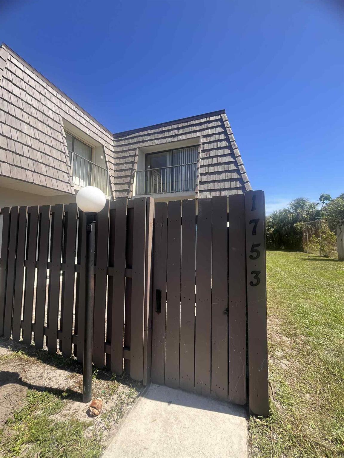 Fully Remodeled 3BR/3BA Townhome in West Palm Beach!Move-in ready and beautifully updated 3 bedroom, 3 bathroom townhome with 1,624 sq ft of living space. Features include a brand new refrigerator, new washer and dryer, updated kitchen and bathrooms, and spacious living areas. Located just minutes from the Palm Beach Outlets and I-95 for easy commuting and convenient shopping. Don't miss this opportunity!