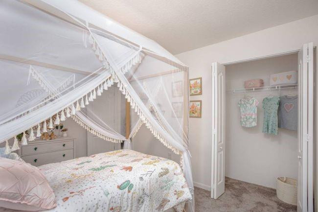 VERO LAKE ESTATES UNIT H-1 - Residential