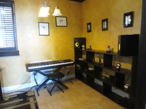 THOROUGHBRED LAKE EST 1 - Residential