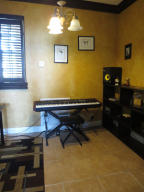 THOROUGHBRED LAKE EST 1 - Residential