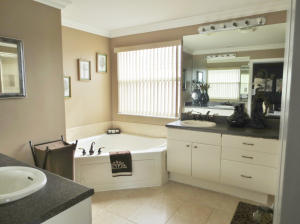 THOROUGHBRED LAKE EST 1 - Residential