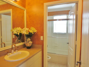 THOROUGHBRED LAKE EST 1 - Residential