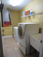 THOROUGHBRED LAKE EST 1 - Residential