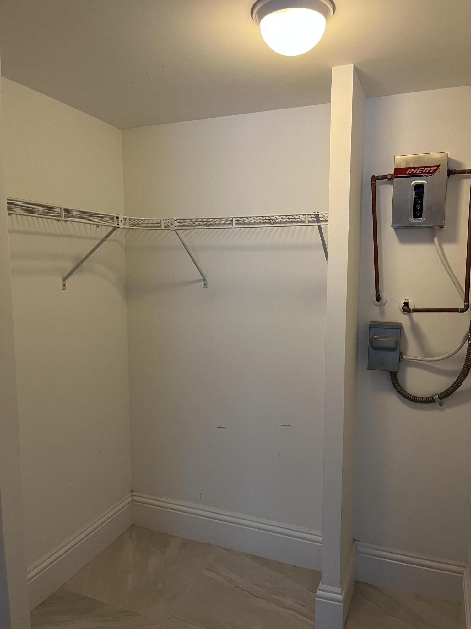 SHUTTERS CONDO - Residential