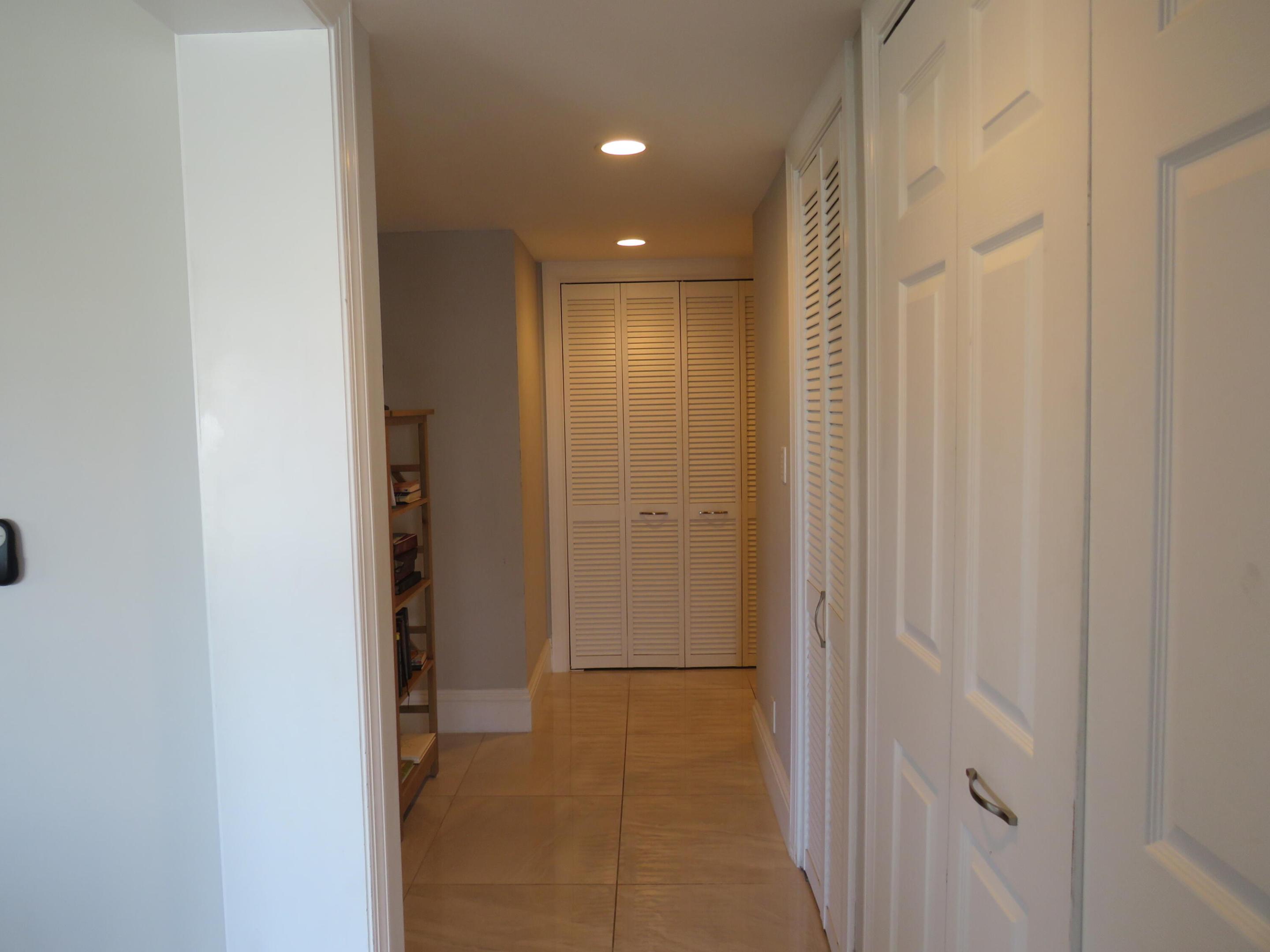 SHUTTERS CONDO - Residential