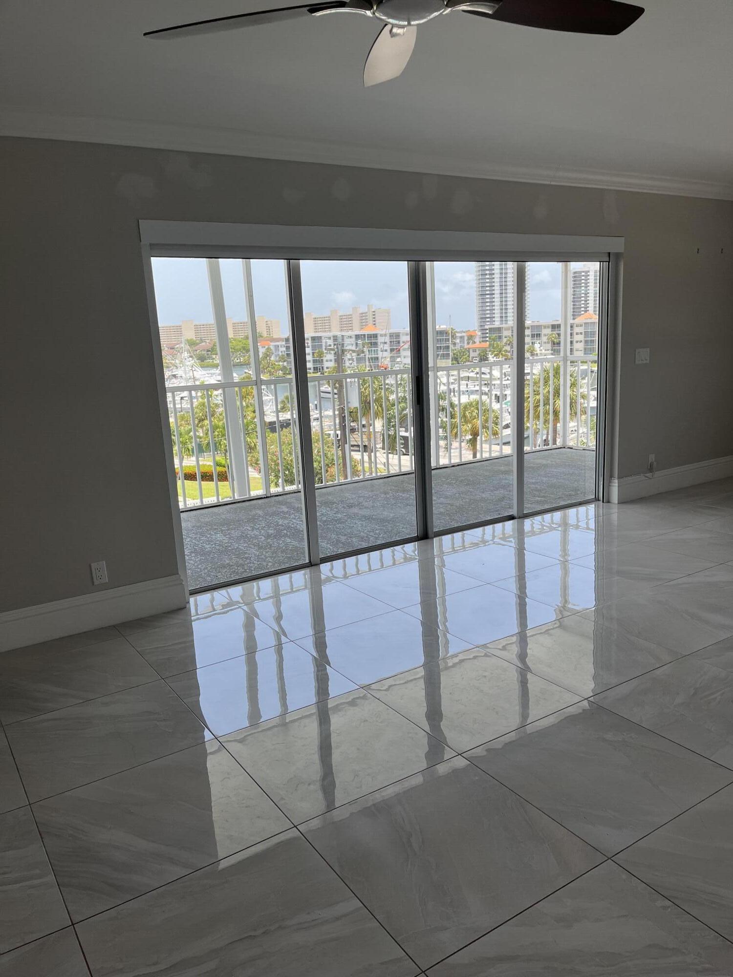 SHUTTERS CONDO - Residential