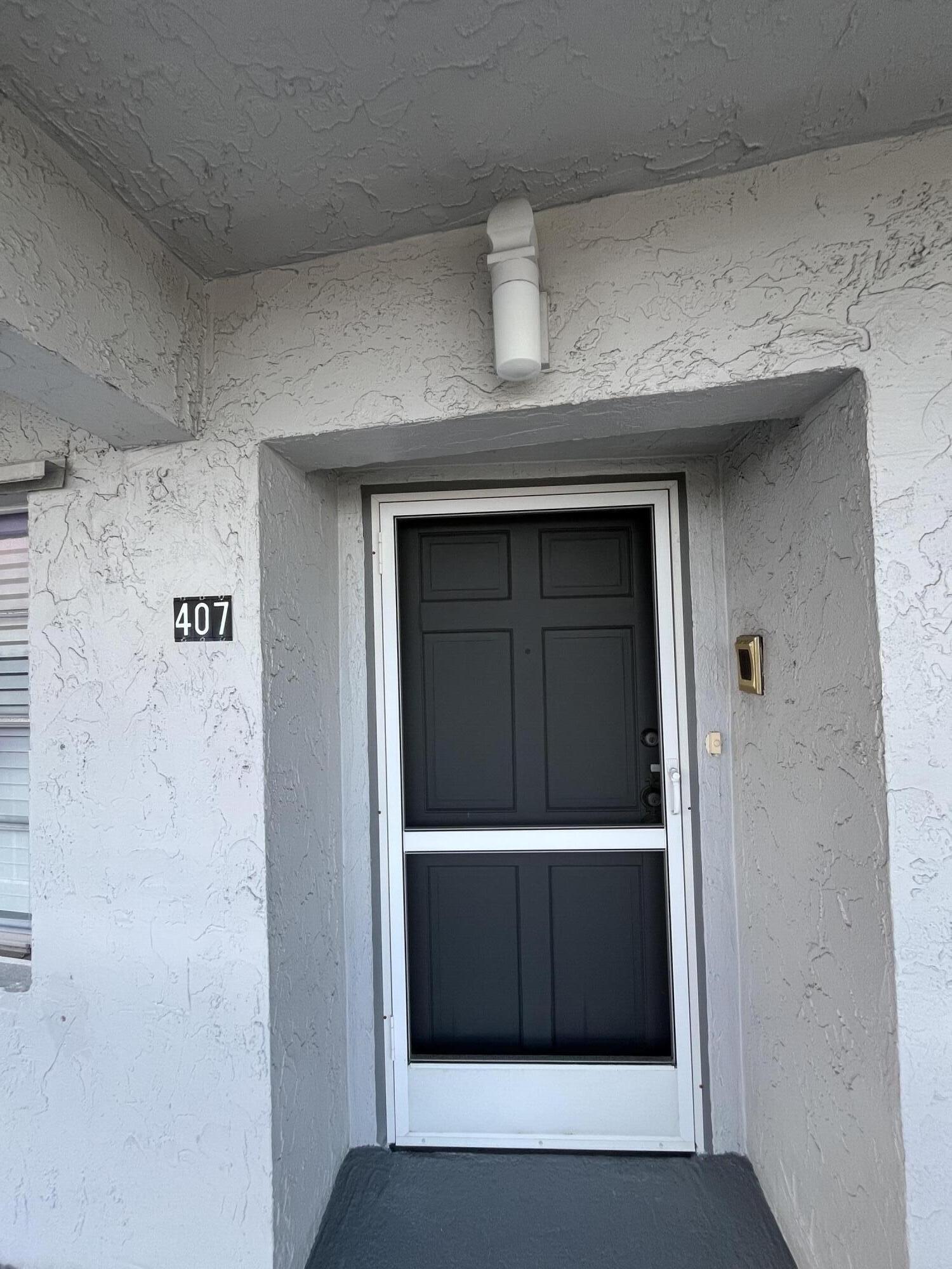 SHUTTERS CONDO - Residential