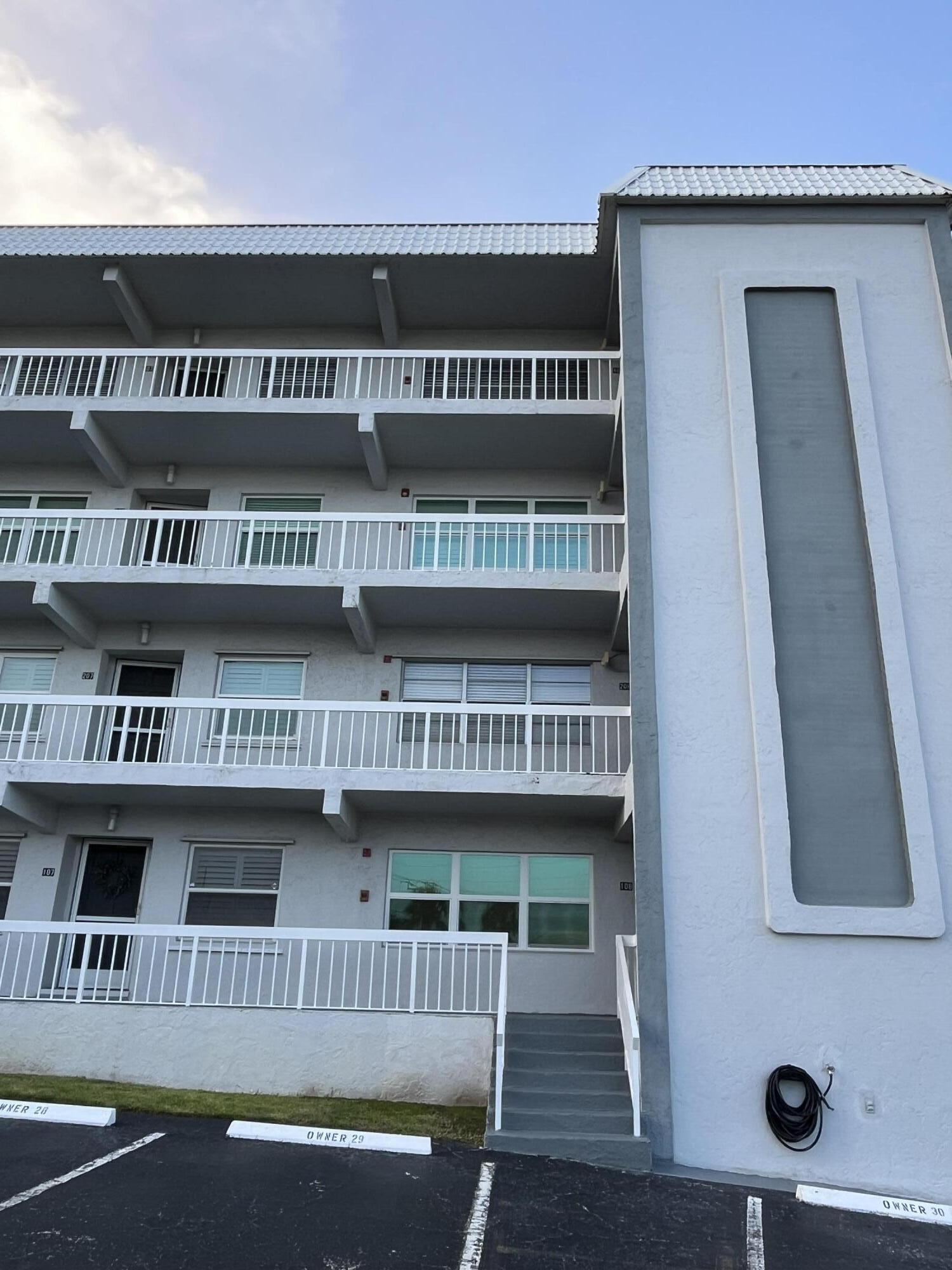 SHUTTERS CONDO - Residential