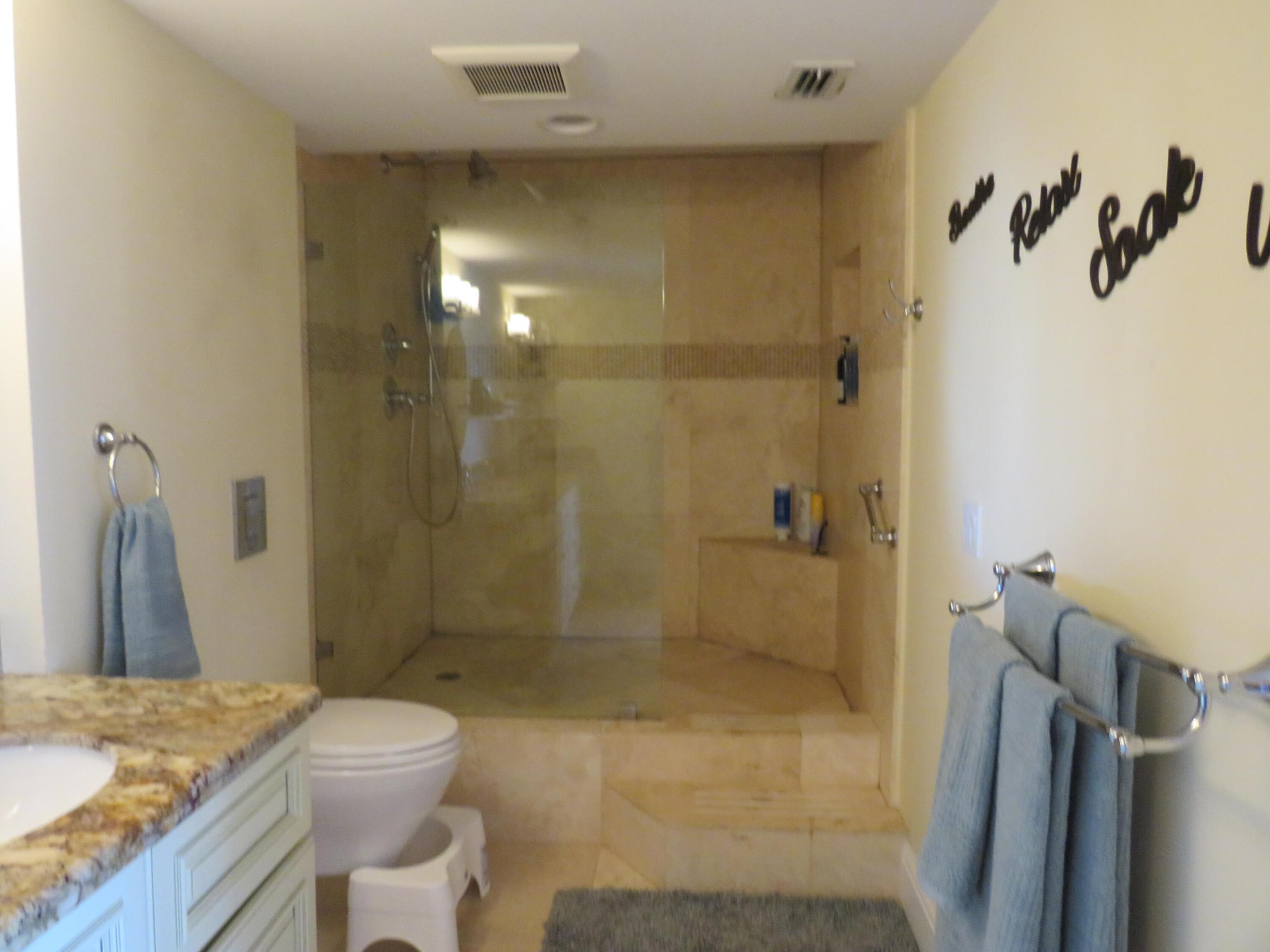 SHUTTERS CONDO - Residential