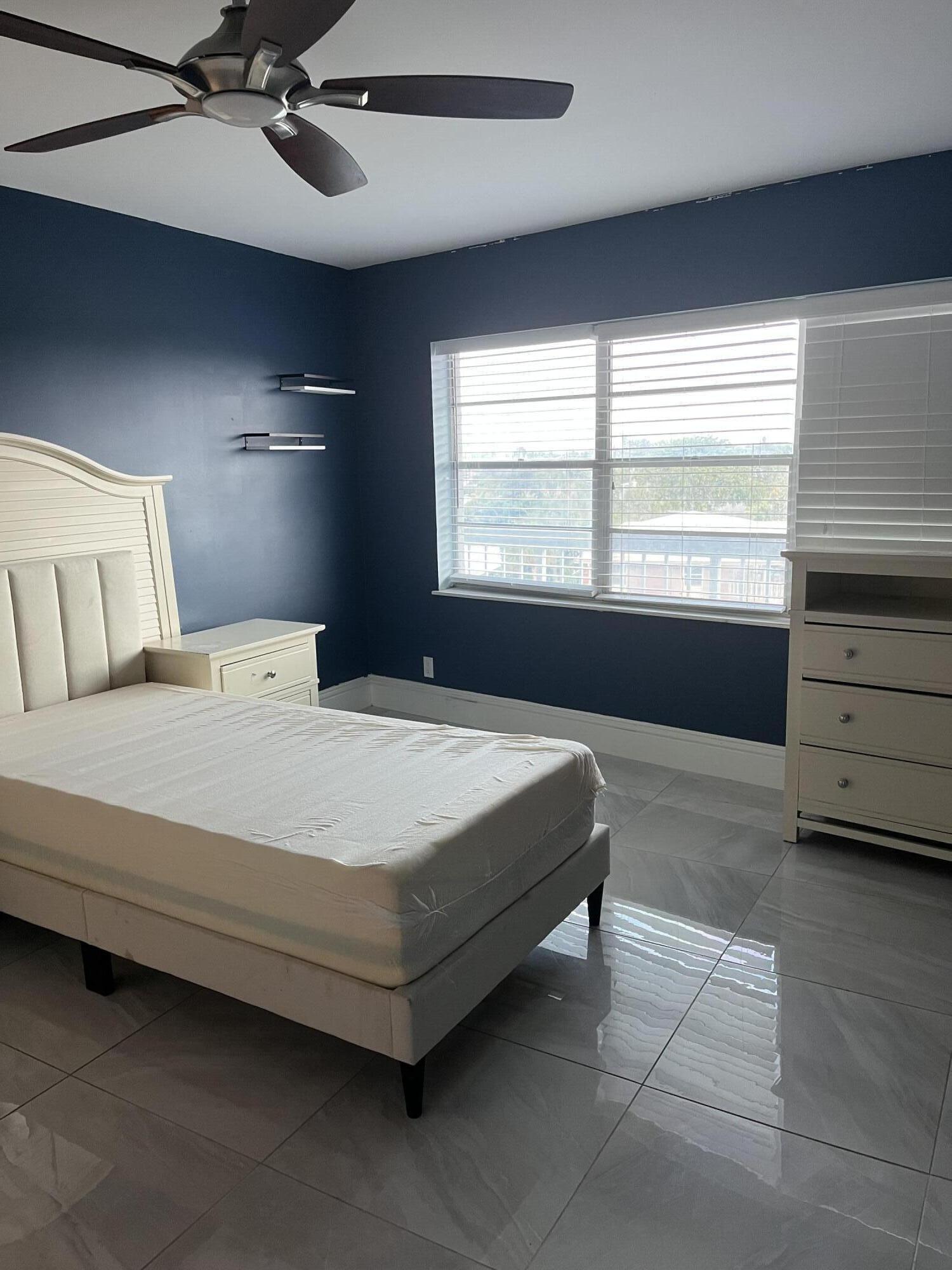 SHUTTERS CONDO - Residential