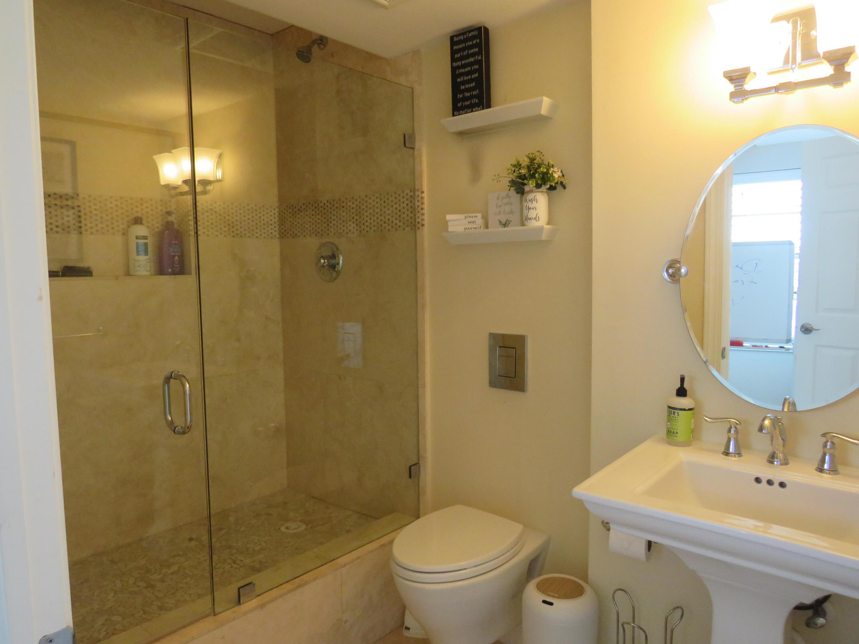 SHUTTERS CONDO - Residential