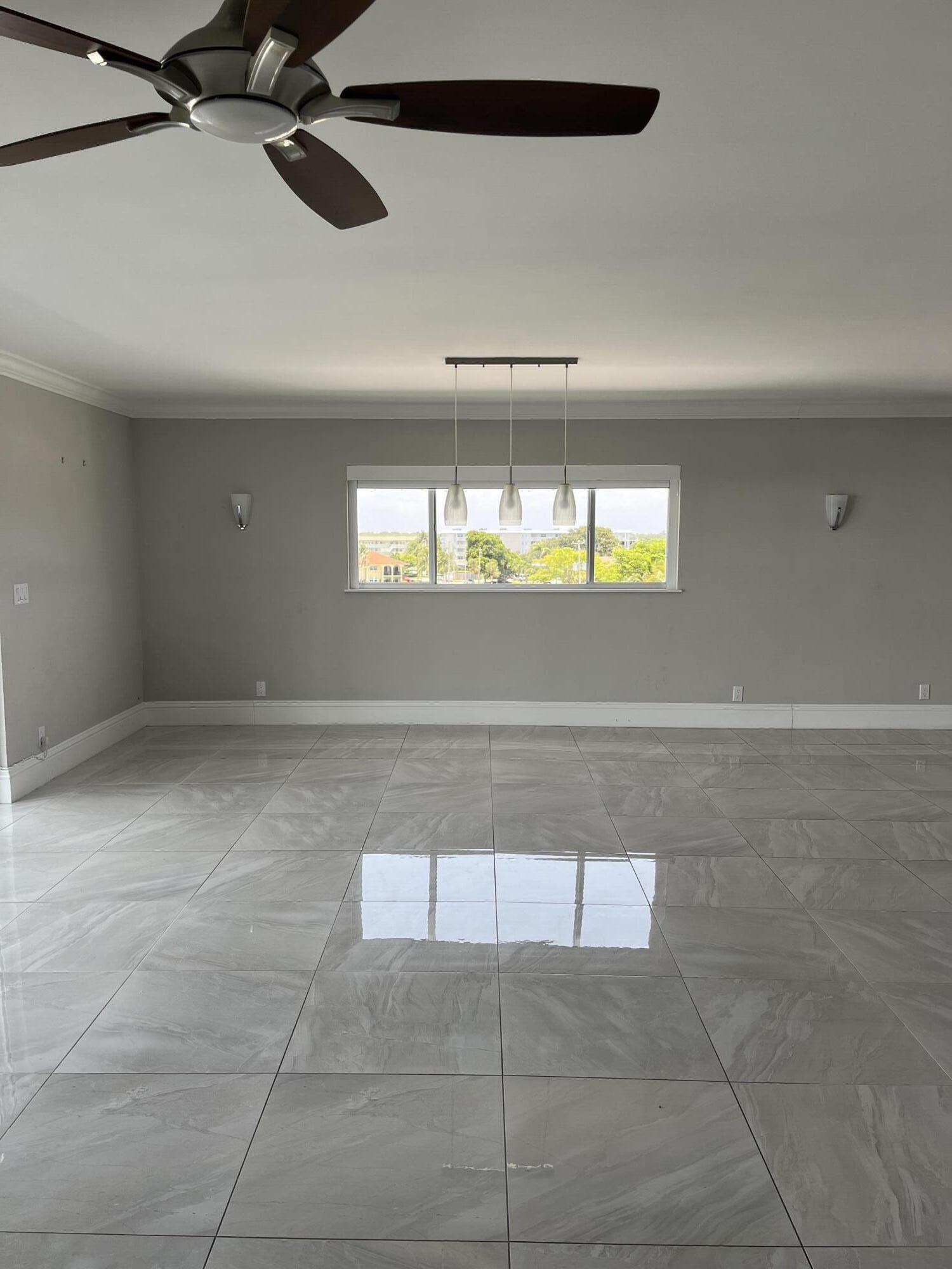 SHUTTERS CONDO - Residential