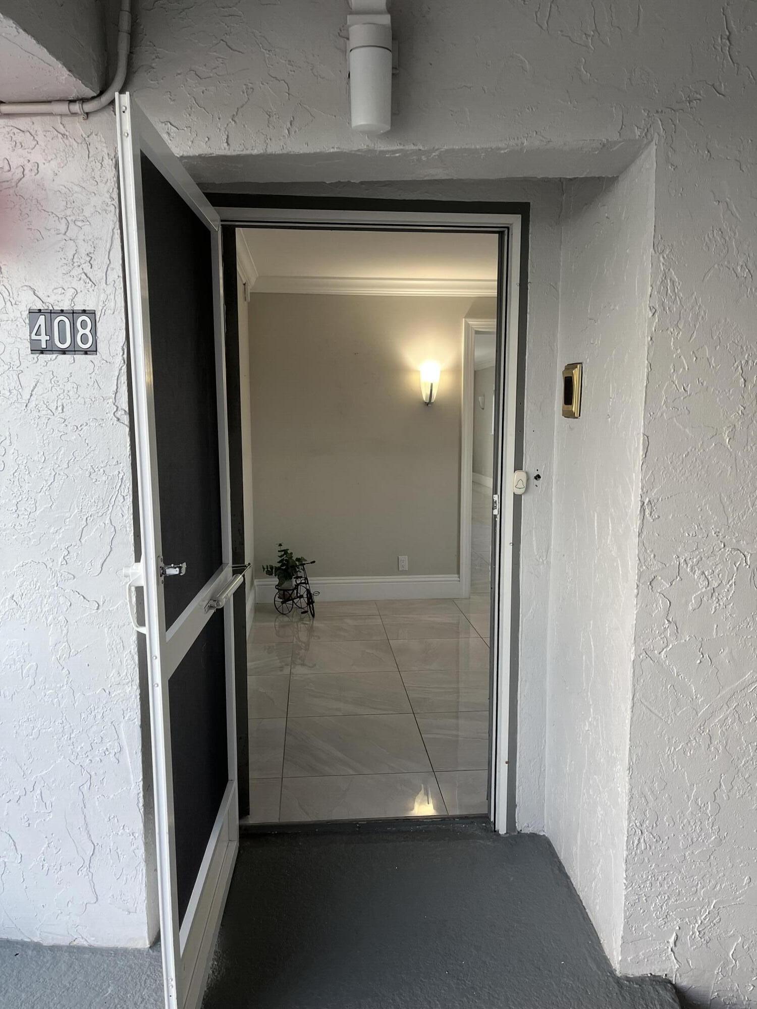 SHUTTERS CONDO - Residential