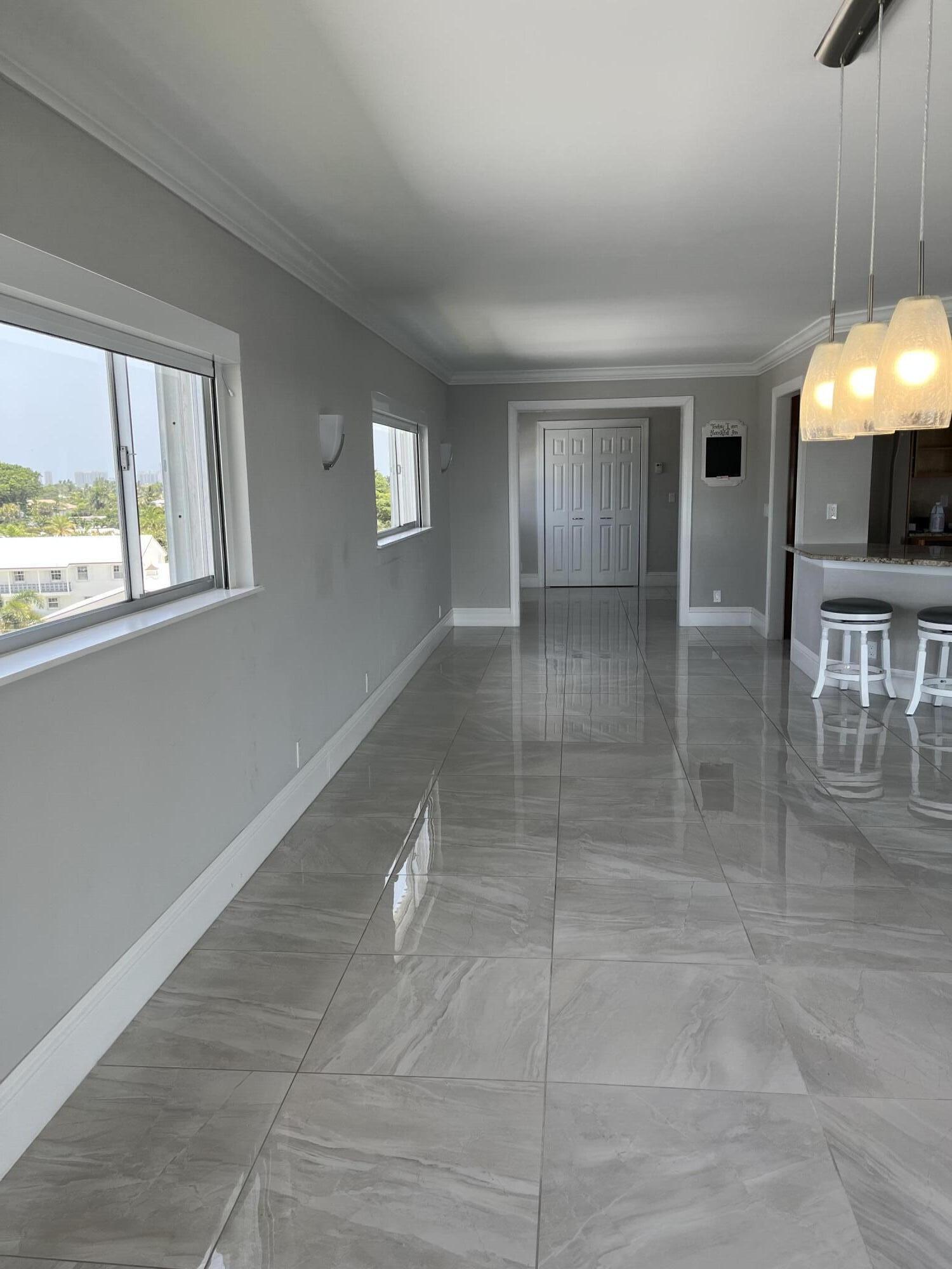 SHUTTERS CONDO - Residential