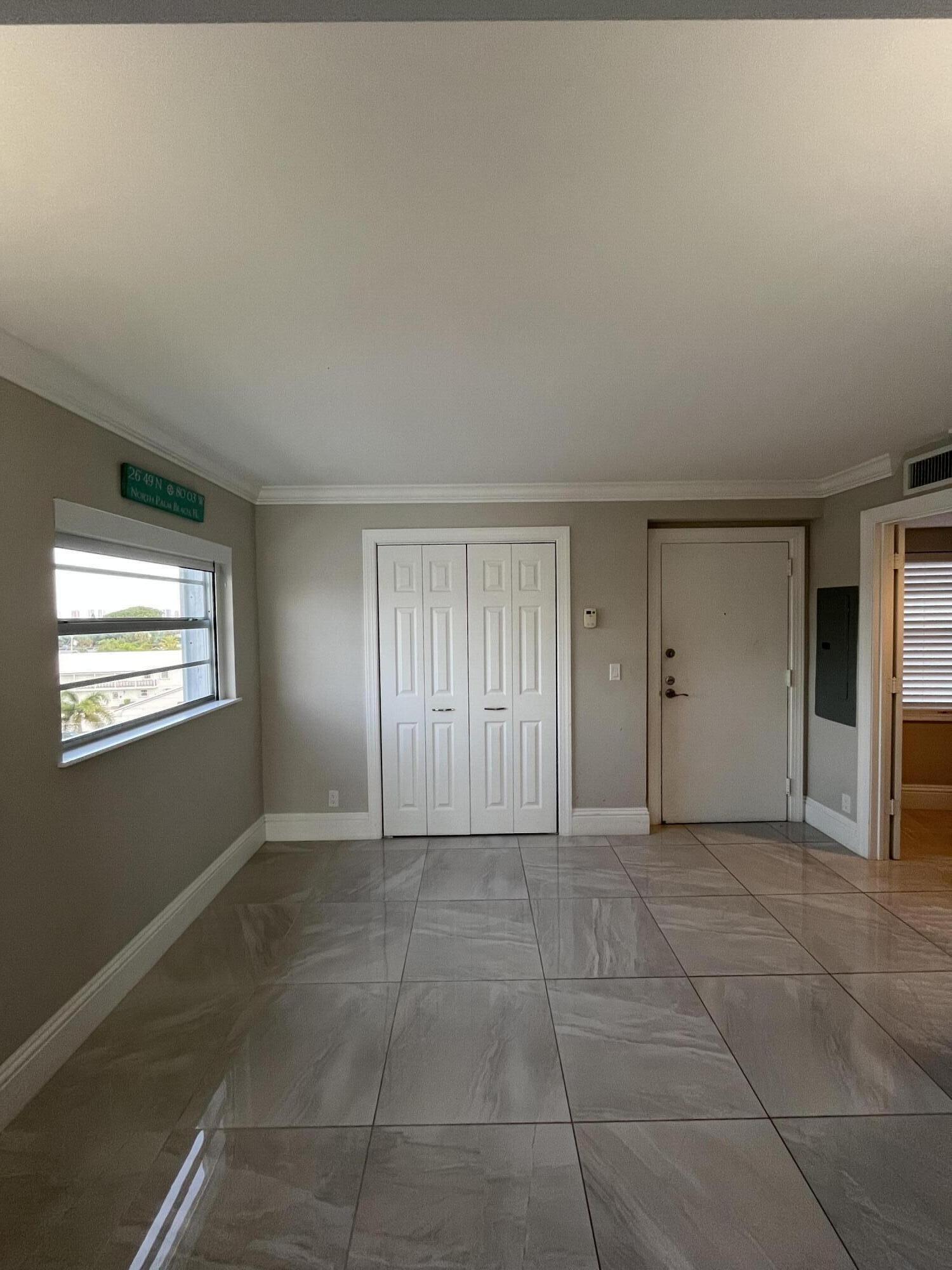 SHUTTERS CONDO - Residential