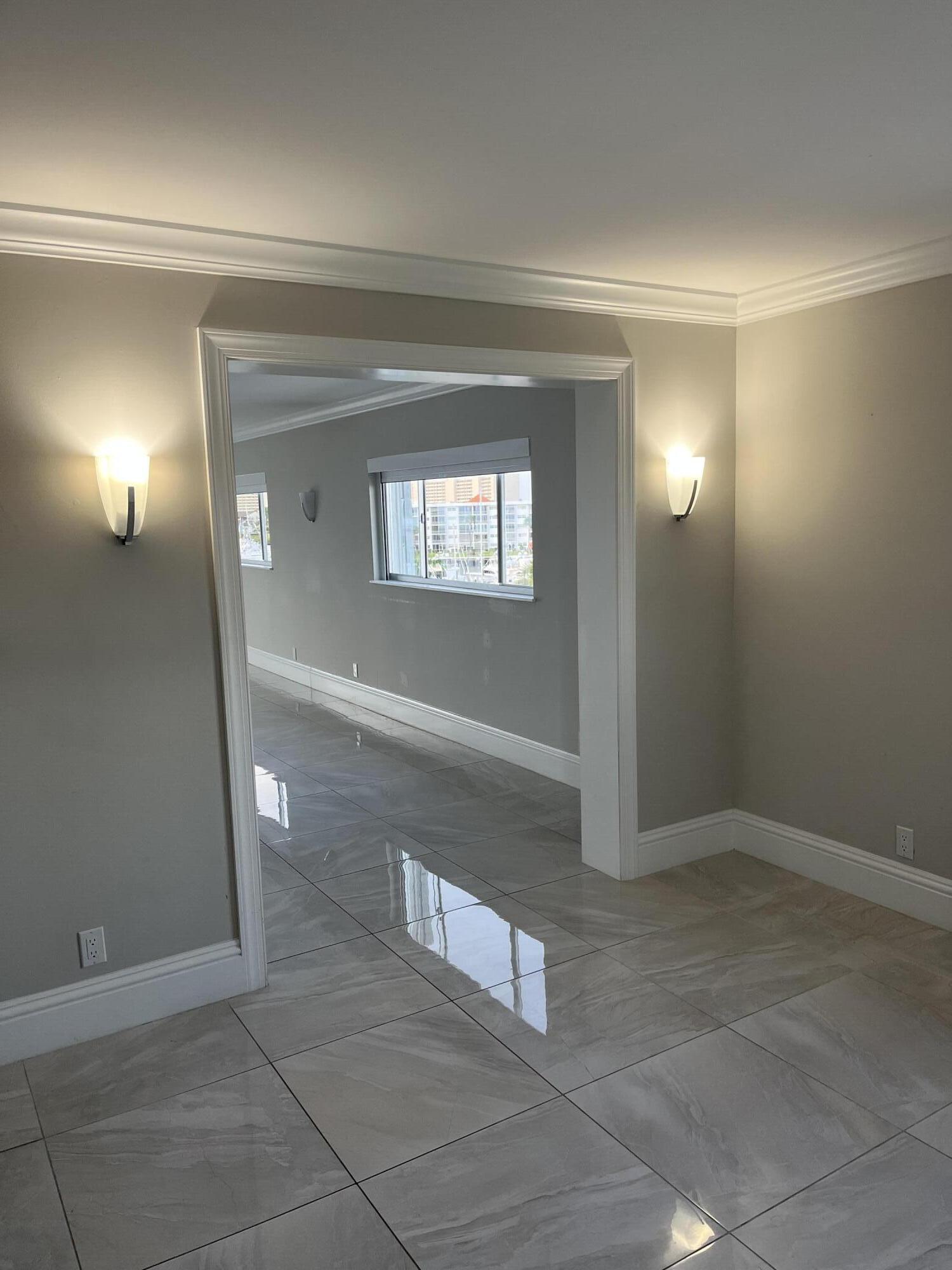 SHUTTERS CONDO - Residential