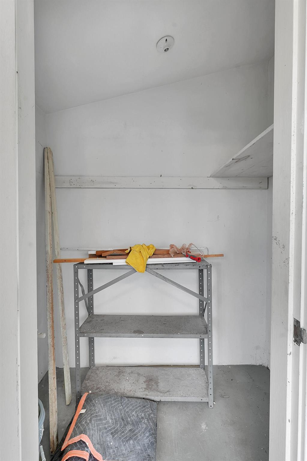 CRESTHAVEN VILLAS 8 CONDO - Residential