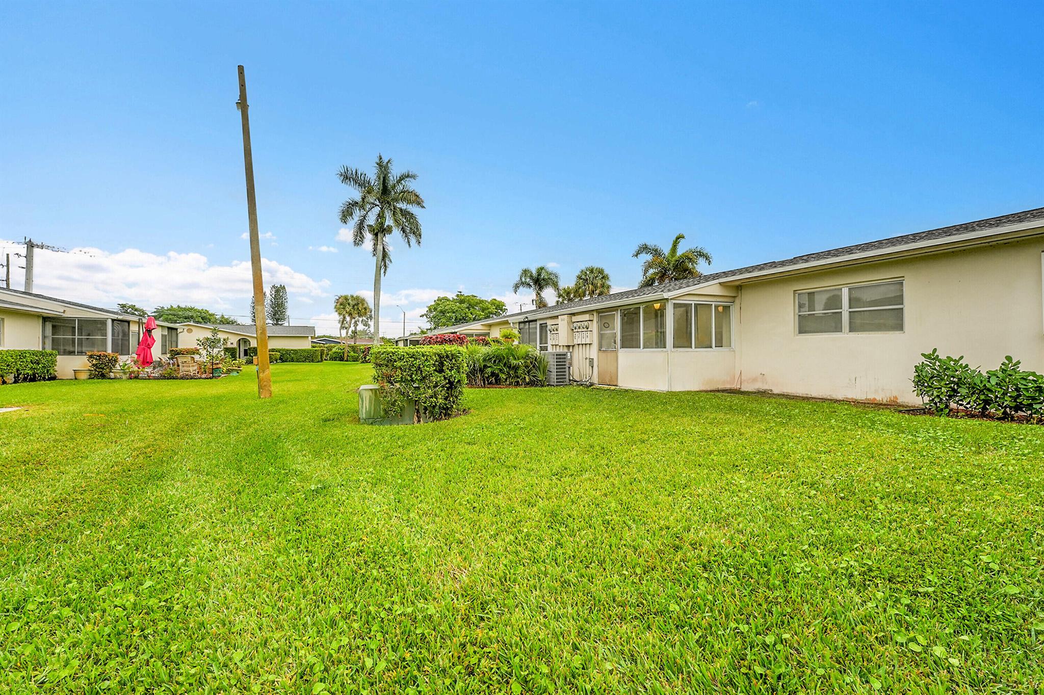 CRESTHAVEN VILLAS 8 CONDO - Residential