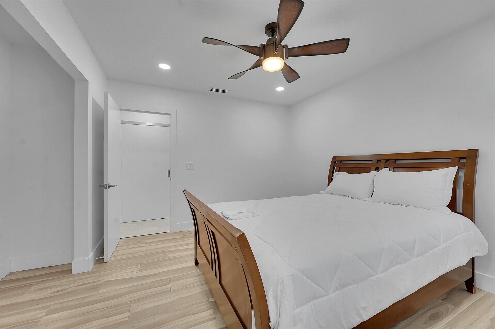 CRESTHAVEN VILLAS 8 CONDO - Residential