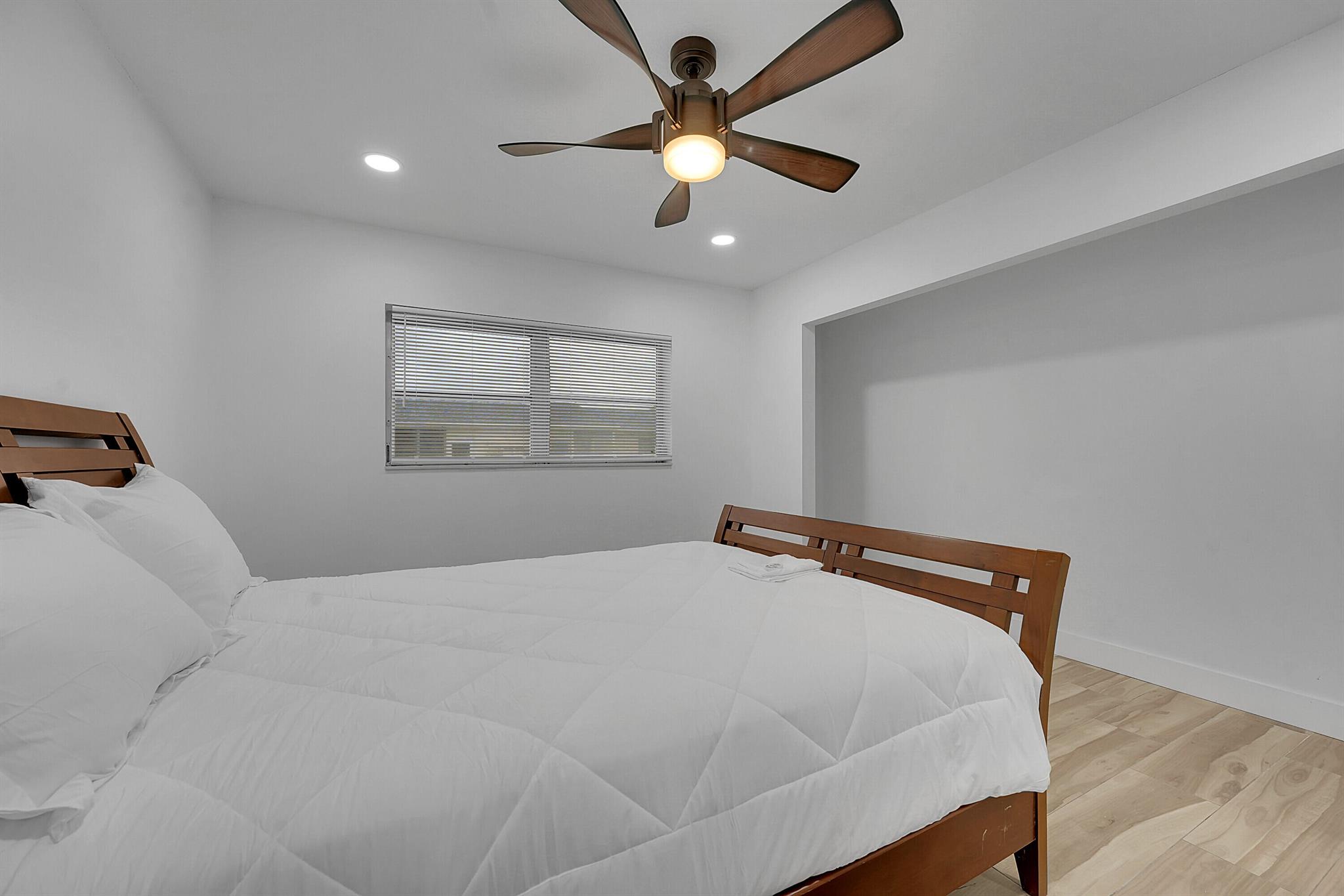 CRESTHAVEN VILLAS 8 CONDO - Residential