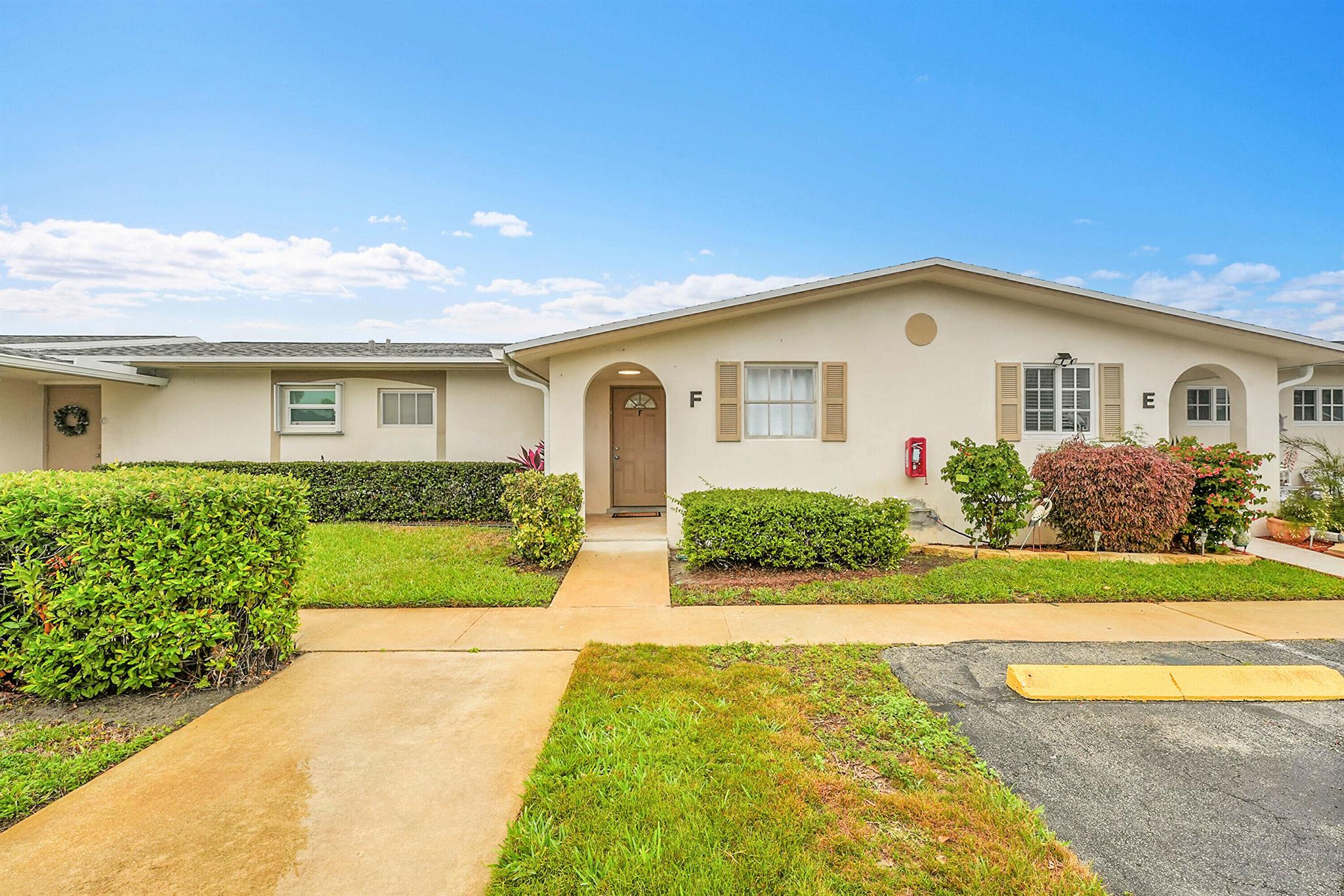 CRESTHAVEN VILLAS 8 CONDO - Residential