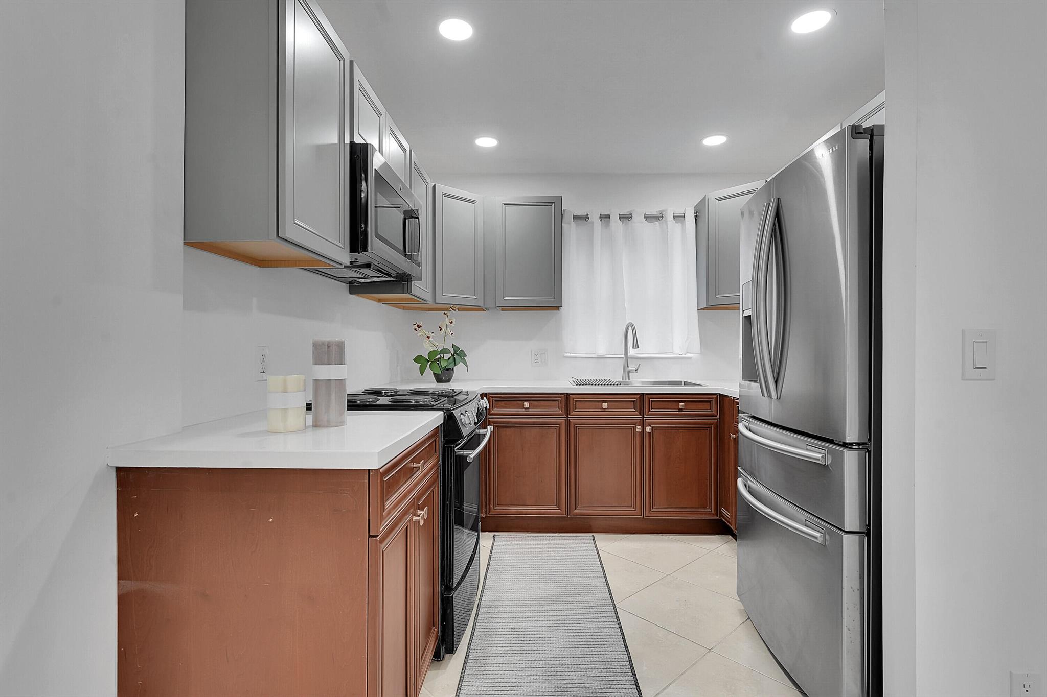 CRESTHAVEN VILLAS 8 CONDO - Residential