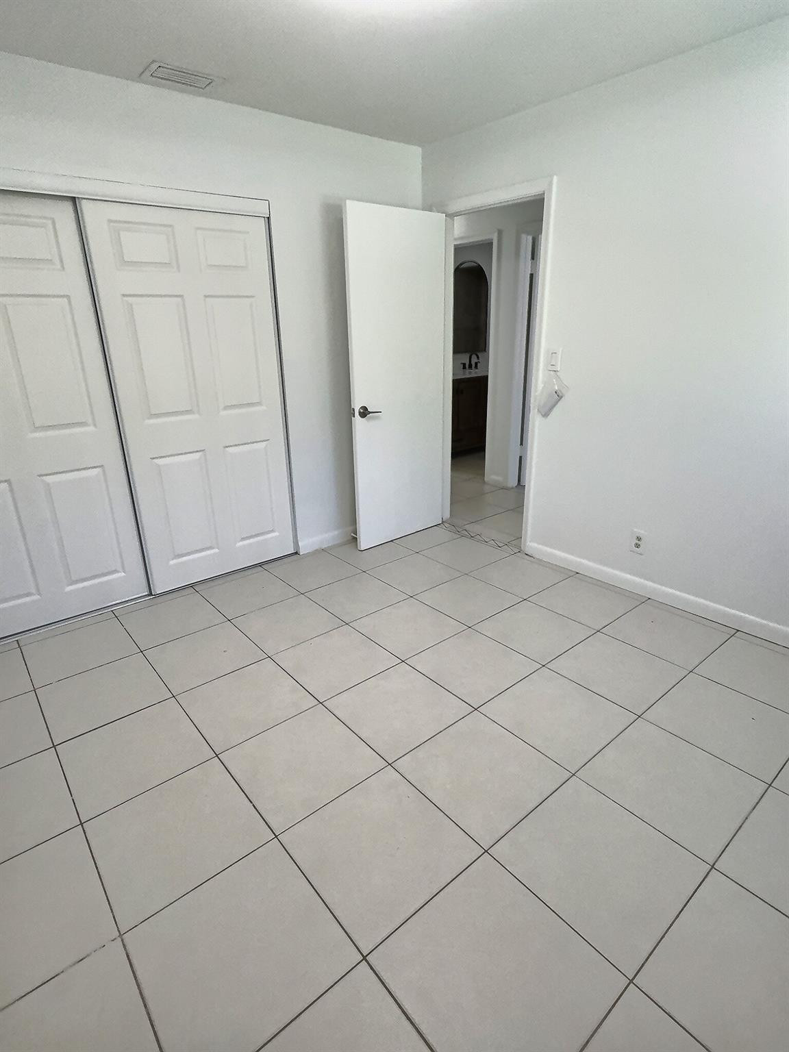 Springtree Lakes 79-12 B - Residential Lease