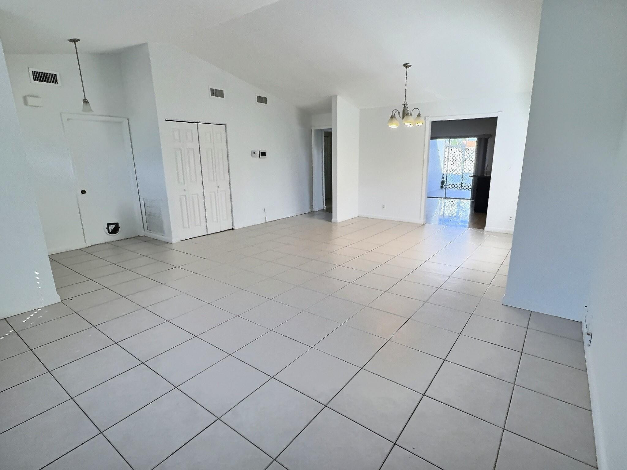 Springtree Lakes 79-12 B - Residential Lease