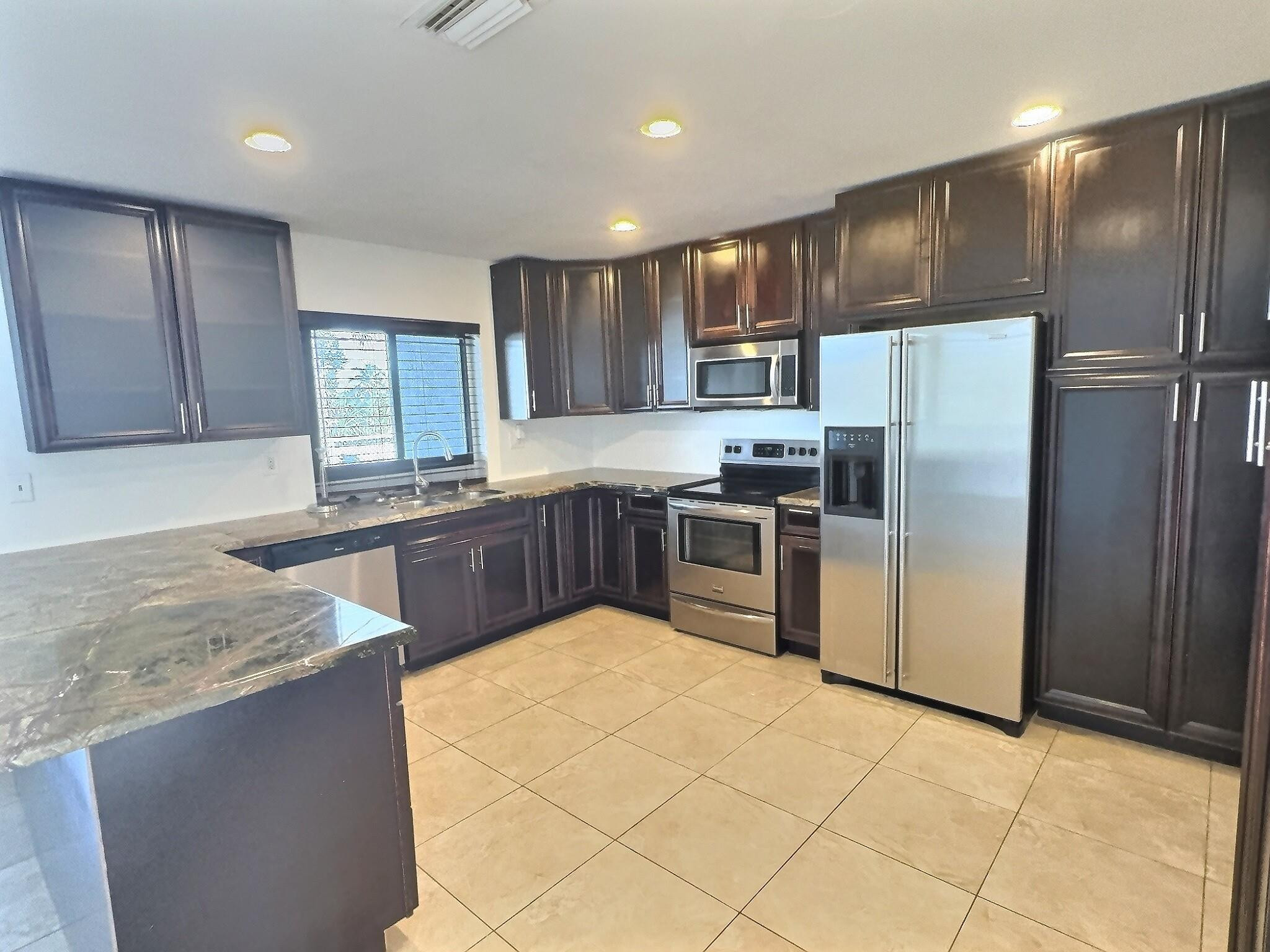 Springtree Lakes 79-12 B - Residential Lease