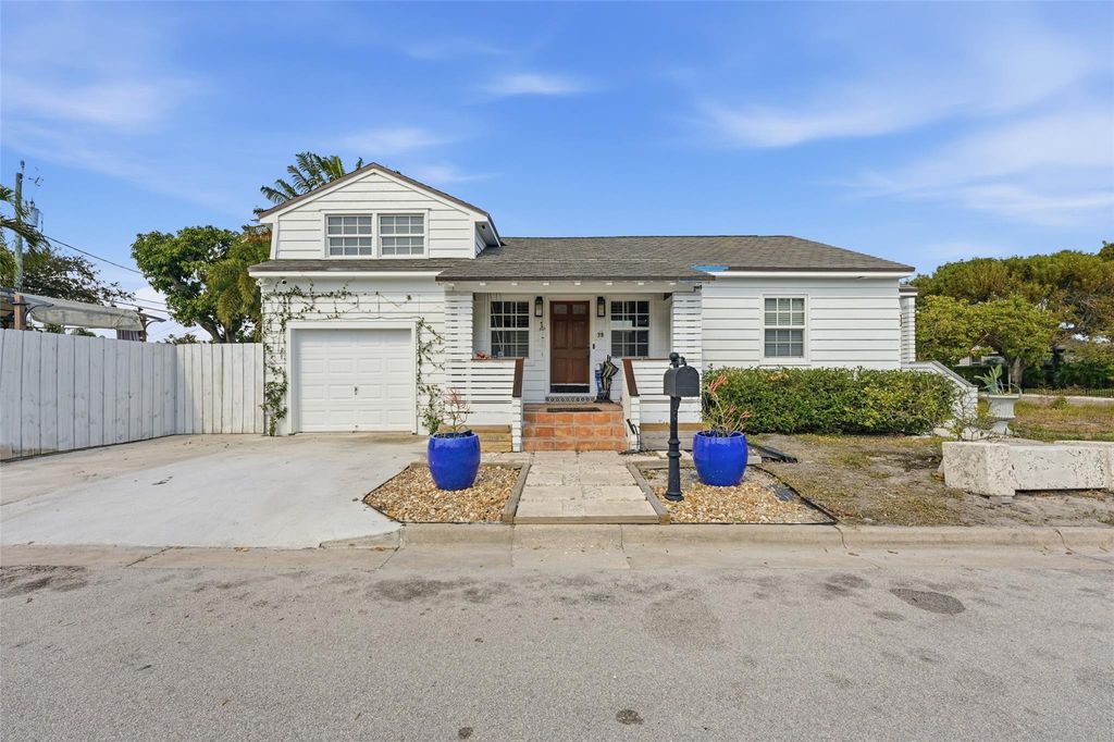 Photo of 702 N 11th Avenue, Lake Worth Beach, FL 33460 (MLS # F10552301)