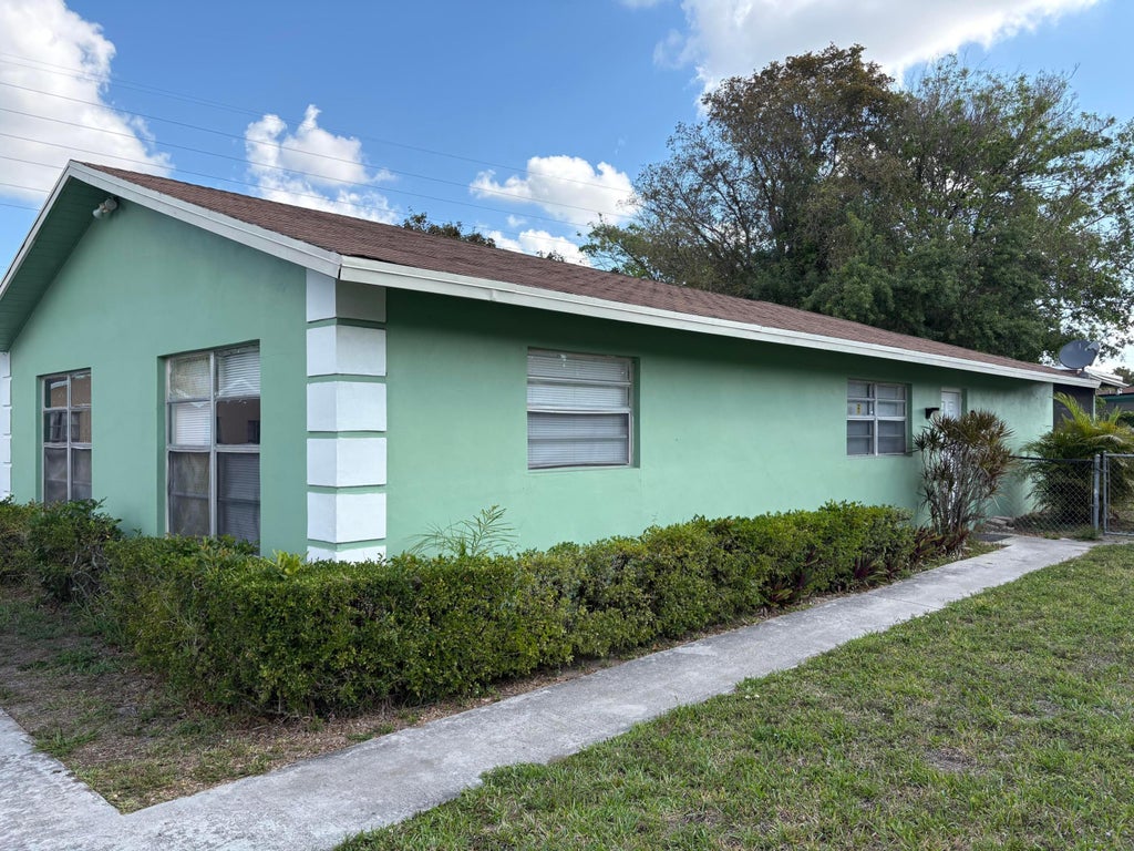 Photo of 5954 BAHAMA Court, West Palm Beach, FL 33407 (MLS # B26079583)