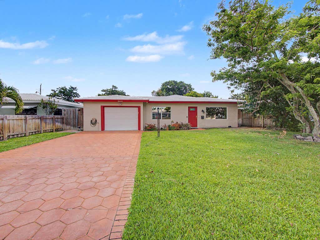 Photo of 4650 NE 2ND Terrace, Fort Lauderdale, FL 33334 (MLS # B26056360)