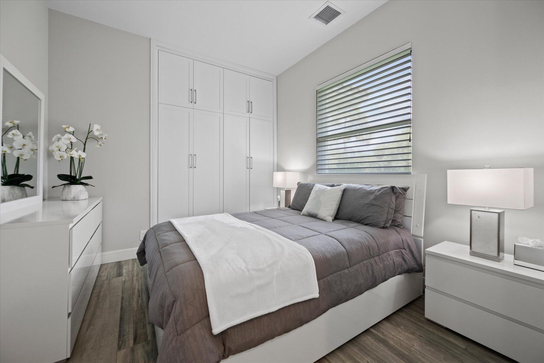 PADDOCK PARK 2 OF WELLING - Residential