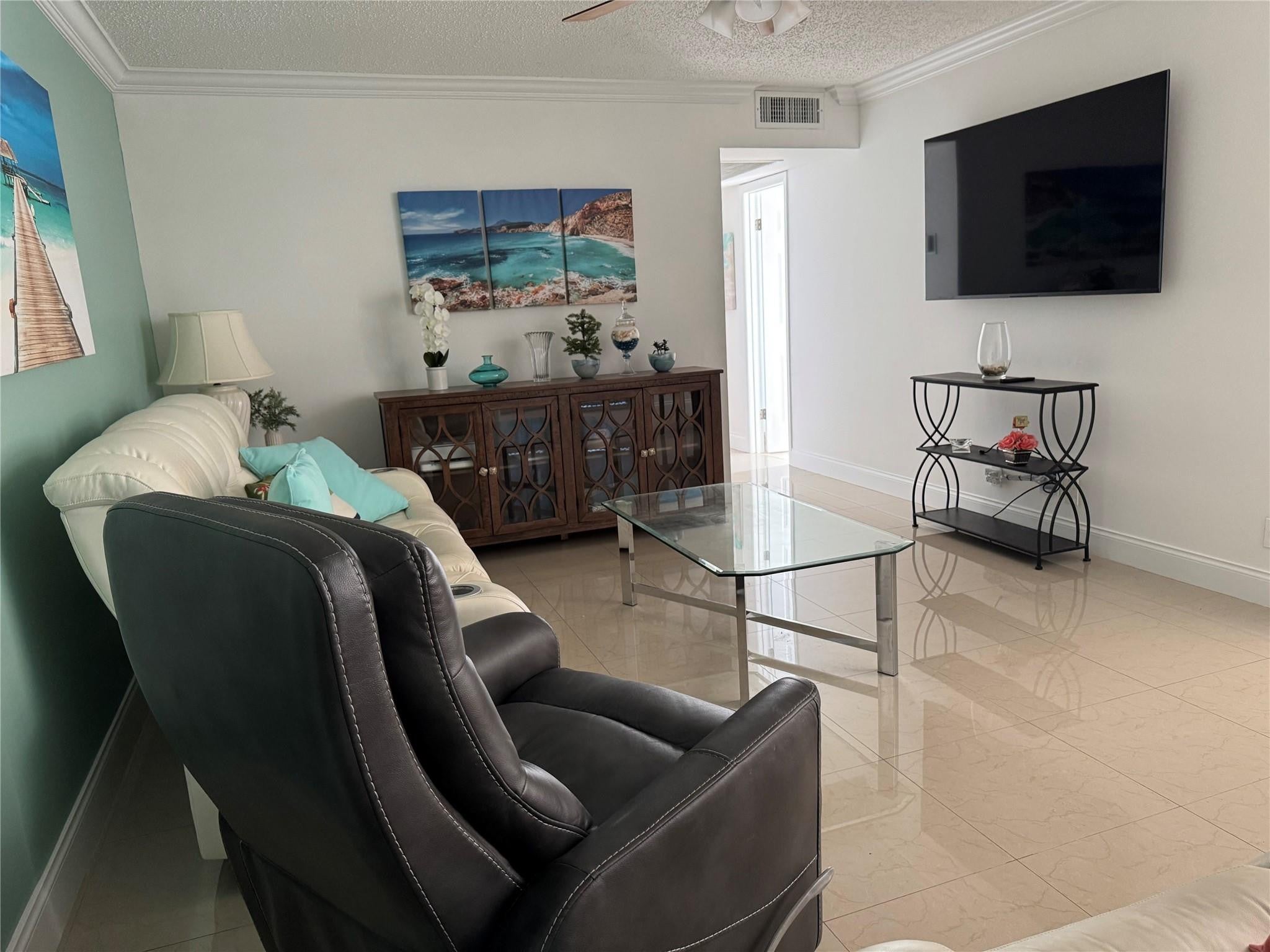 301 OAKRIDGE Q 301