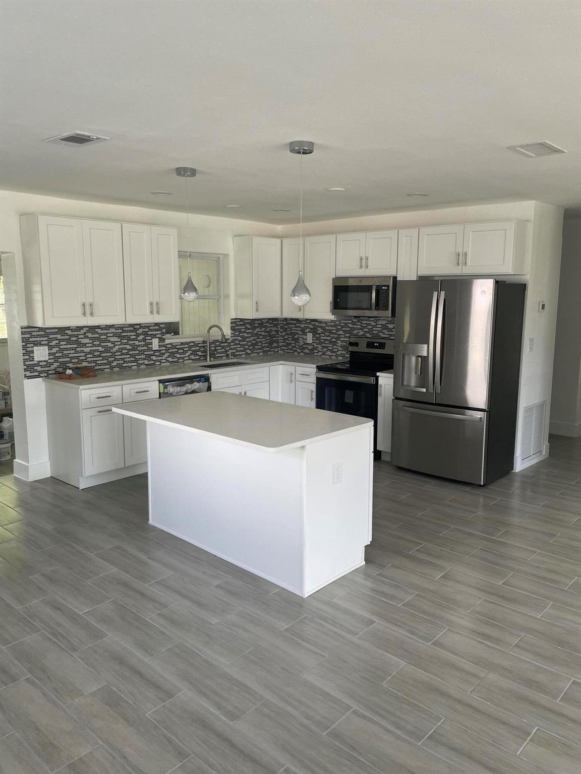 KNOTTY PINE ACRES - Residential