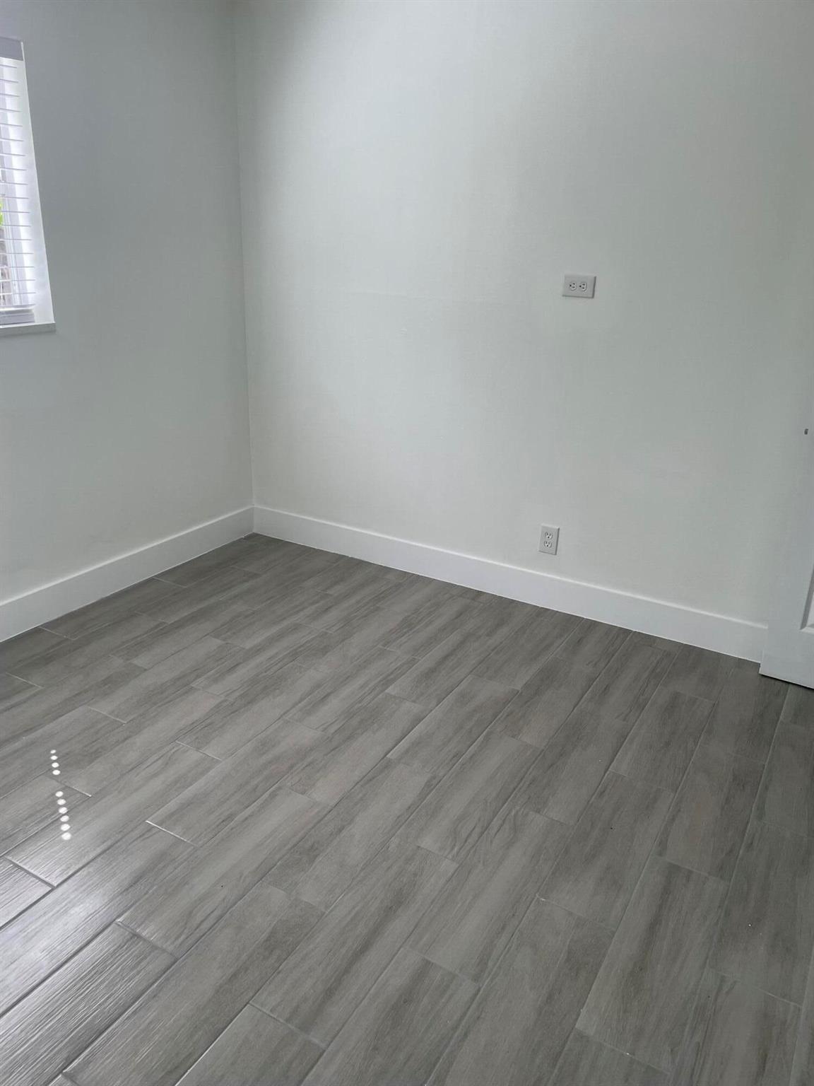 KNOTTY PINE ACRES - Residential