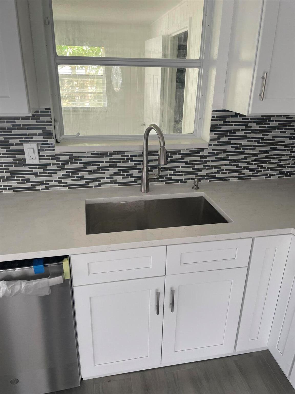 KNOTTY PINE ACRES - Residential