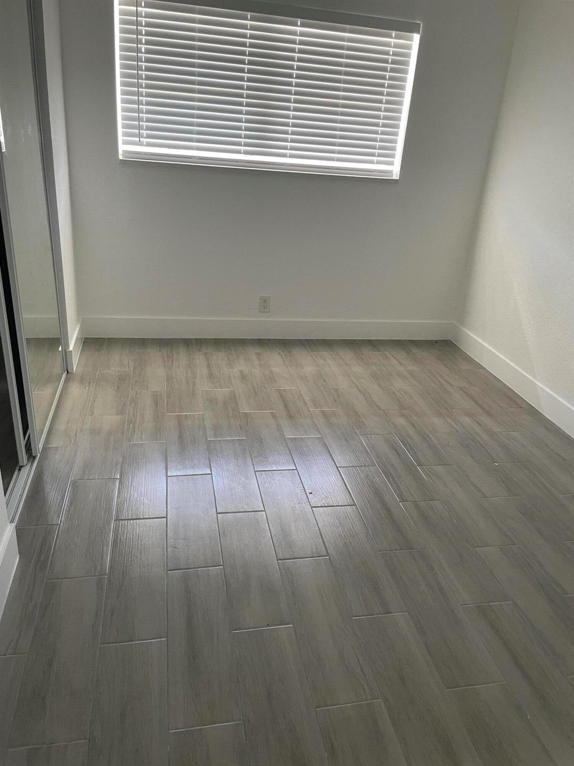 KNOTTY PINE ACRES - Residential