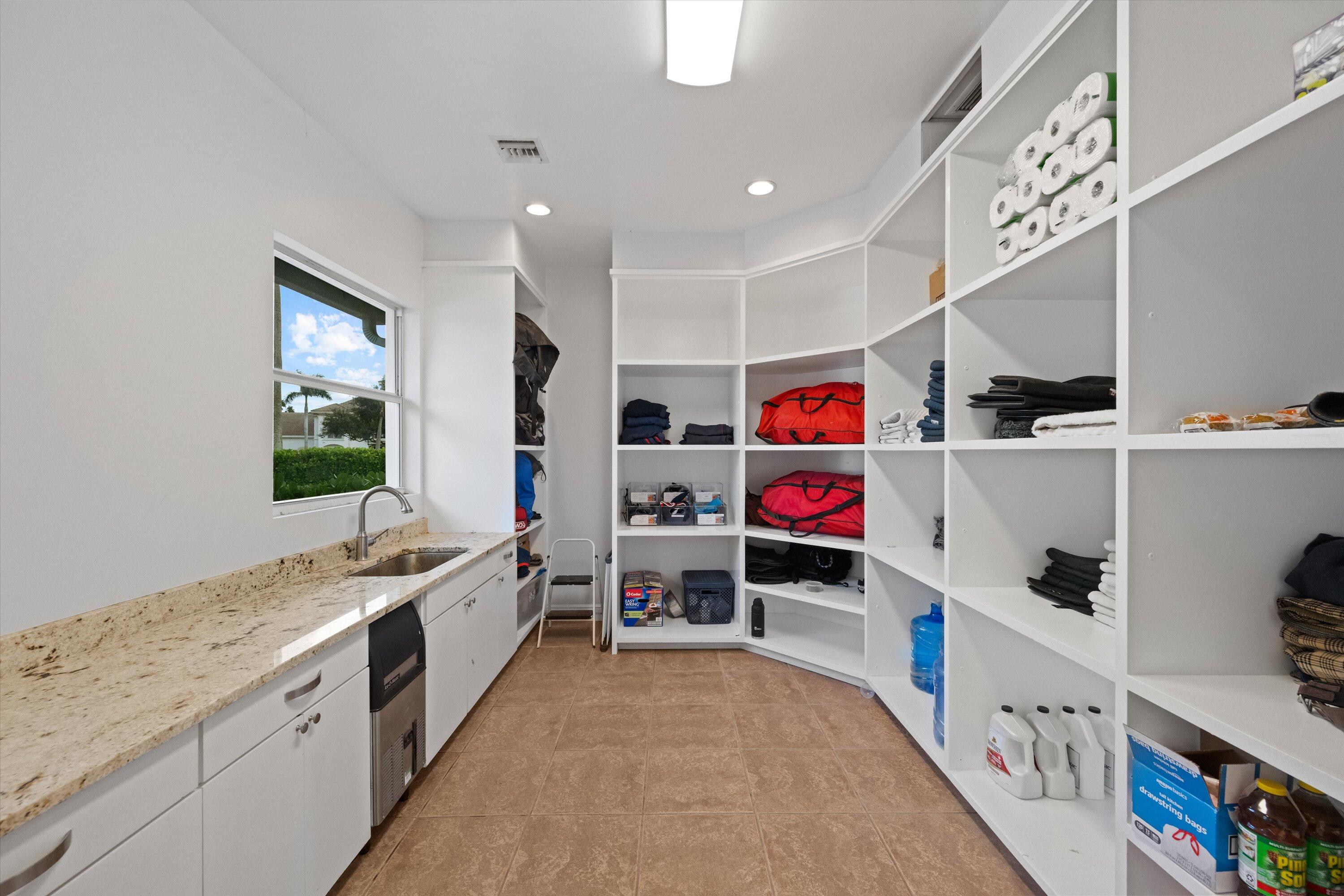 SADDLE TRAIL PARK OF WELLINGTON - Residential